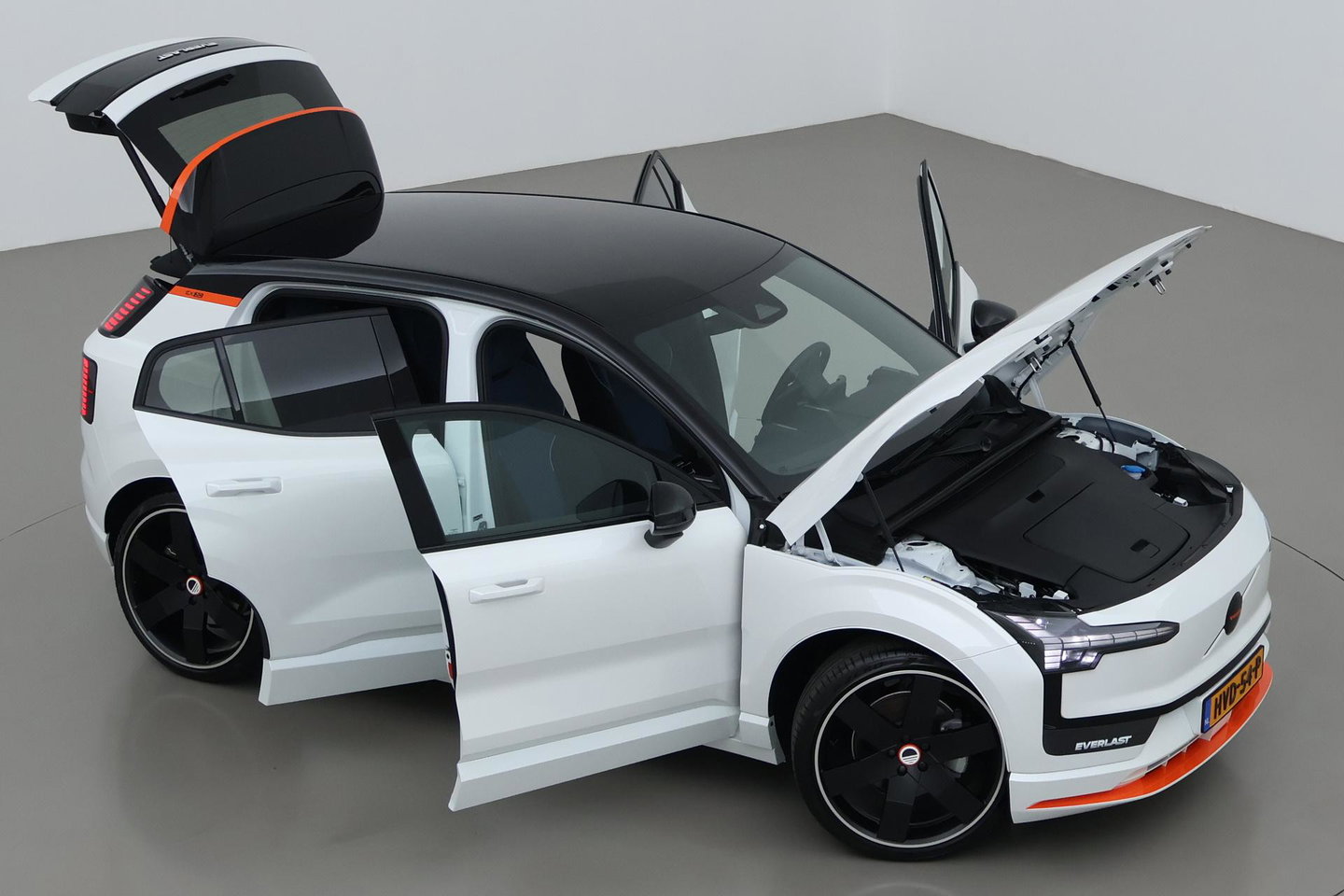 Volvo EX30 Single Motor Extended Range Plus 69 kWh | EVERLAST Edition | ACC | 21 Inch | Harman/Kardon | Warmtepomp | Stoel+Stuurverwarming
