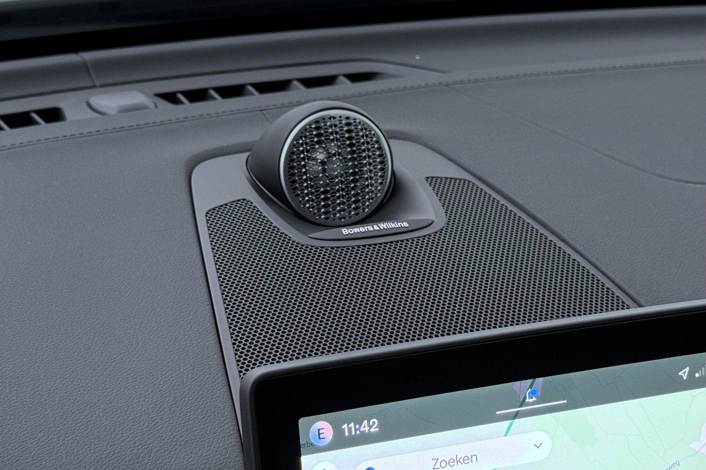 Volvo XC60 T6 Plug-in hybrid Ultra Black Edition | ACC | Luchtvering | Panoramadak | Bowers&Wilkins | Trekhaak | 360° Camera | Massage | Head-Up