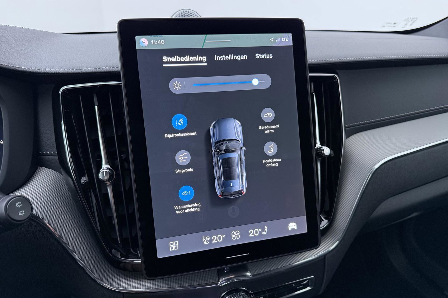 Volvo XC60 T6 Plug-in hybrid Ultra Black Edition | ACC | Luchtvering | Panoramadak | Bowers&Wilkins | Trekhaak | 360° Camera | Massage | Head-Up