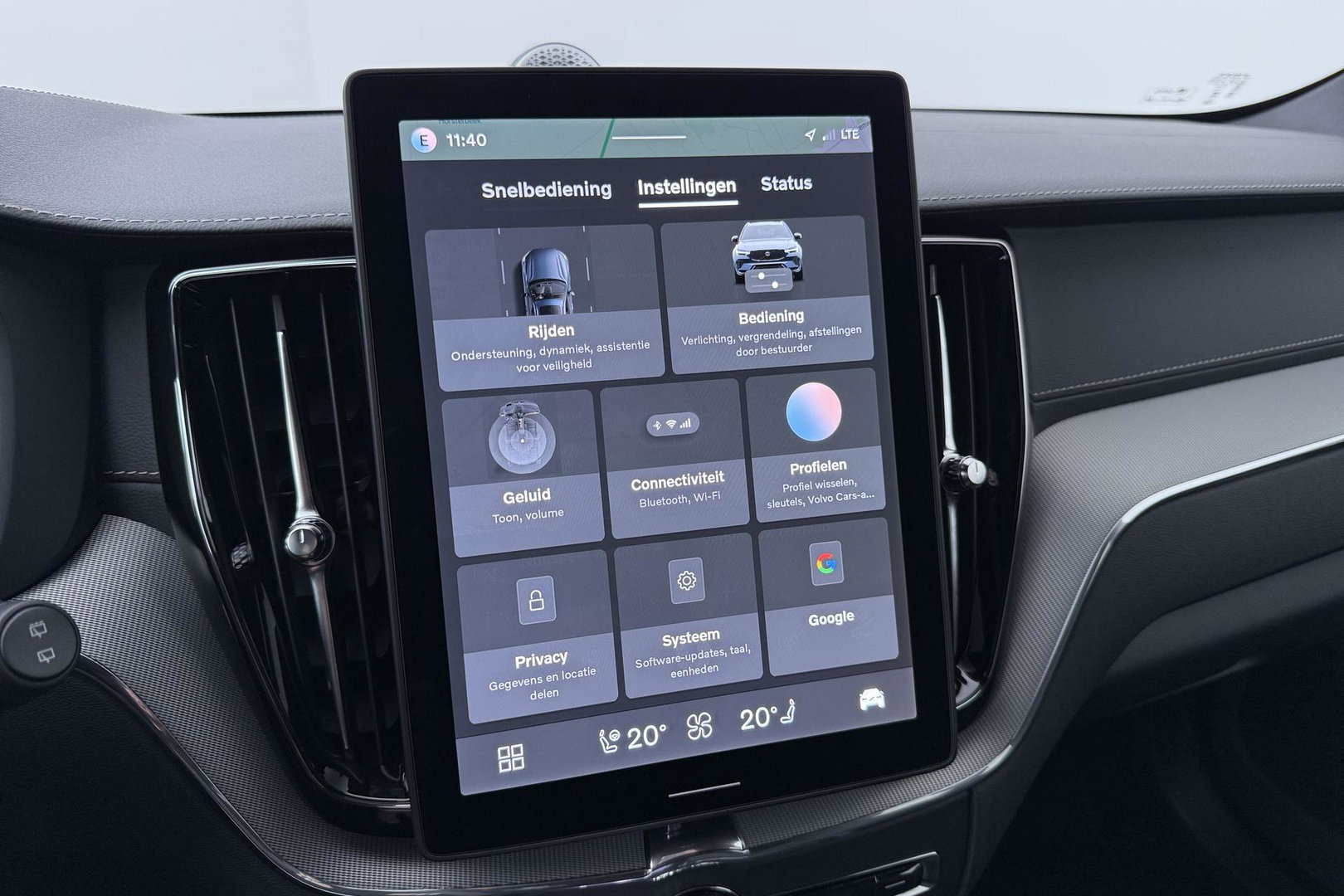 Volvo XC60 T6 Plug-in hybrid Ultra Black Edition | ACC | Luchtvering | Panoramadak | Bowers&Wilkins | Trekhaak | 360° Camera | Massage | Head-Up