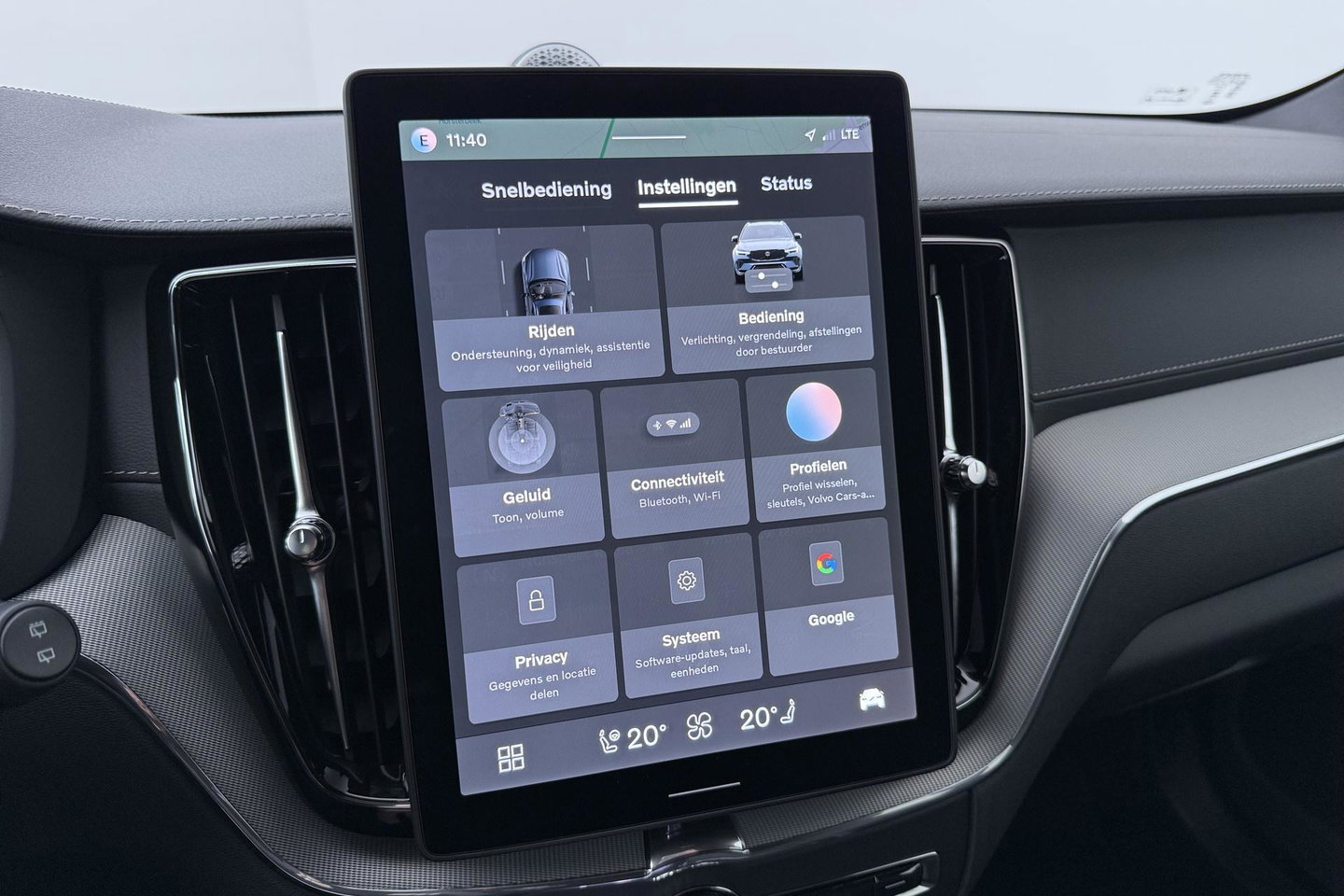 Volvo XC60 T6 Plug-in hybrid Ultra Black Edition | ACC | Luchtvering | Panoramadak | Bowers&Wilkins | Trekhaak | 360° Camera | Massage | Head-Up