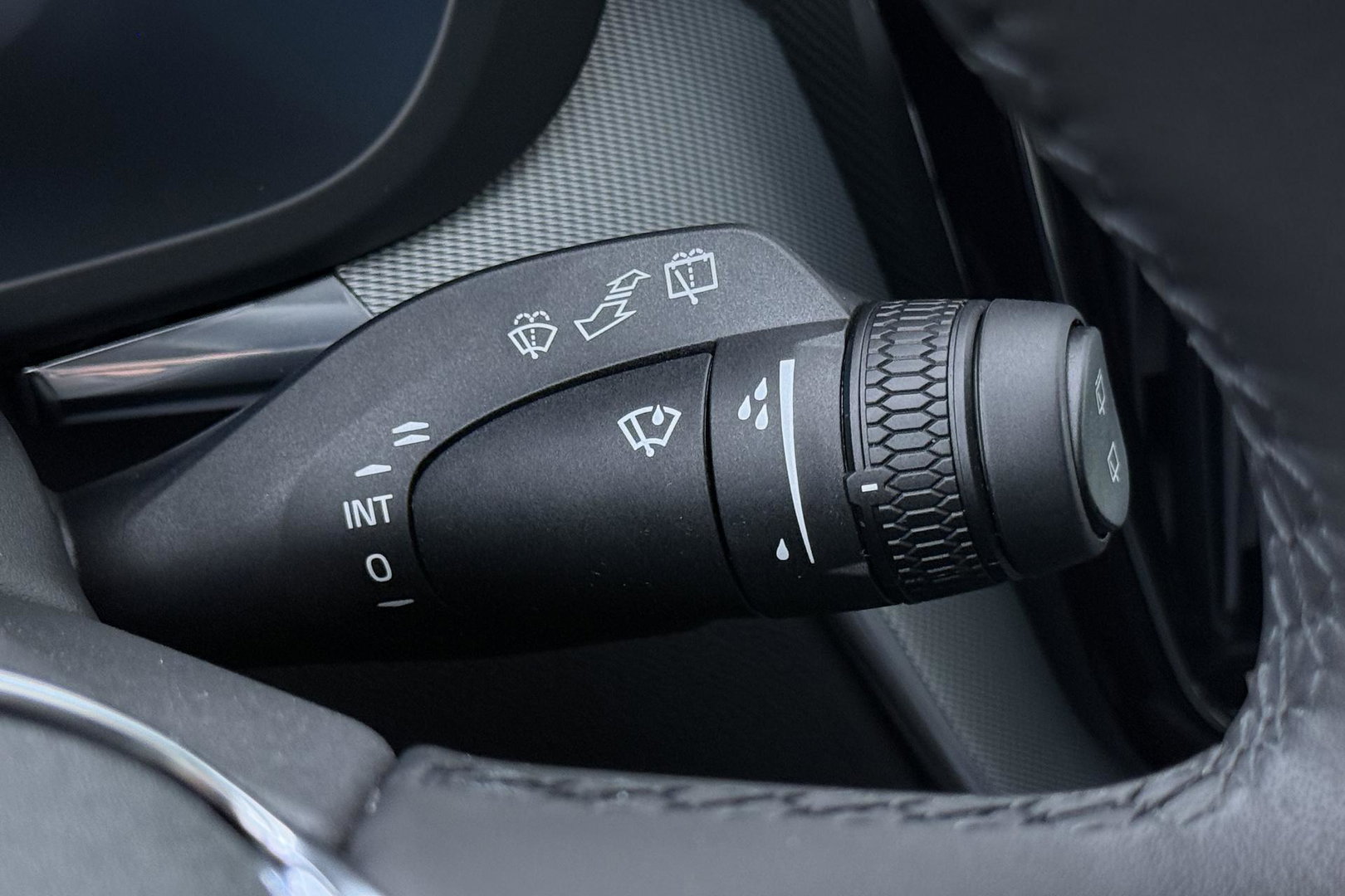 Volvo XC60 T6 Plug-in hybrid Ultra Black Edition | ACC | Luchtvering | Panoramadak | Bowers&Wilkins | Trekhaak | 360° Camera | Massage | Head-Up