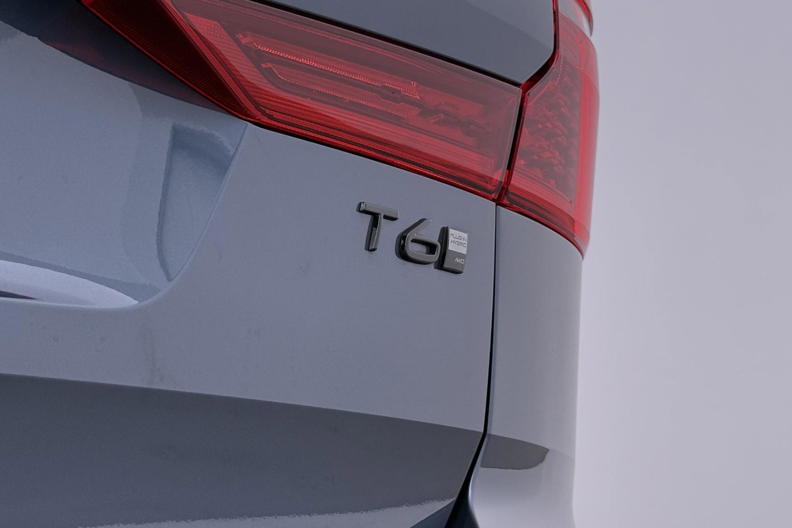 Volvo XC60 T6 Plug-in hybrid Ultra Black Edition | ACC | Luchtvering | Panoramadak | Bowers&Wilkins | Trekhaak | 360° Camera | Massage | Head-Up