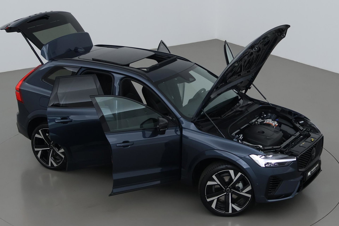 Volvo XC60 T6 Plug-in hybrid Ultra Black Edition | ACC | Luchtvering | Panoramadak | Bowers&Wilkins | Trekhaak | 360° Camera | Massage | Head-Up