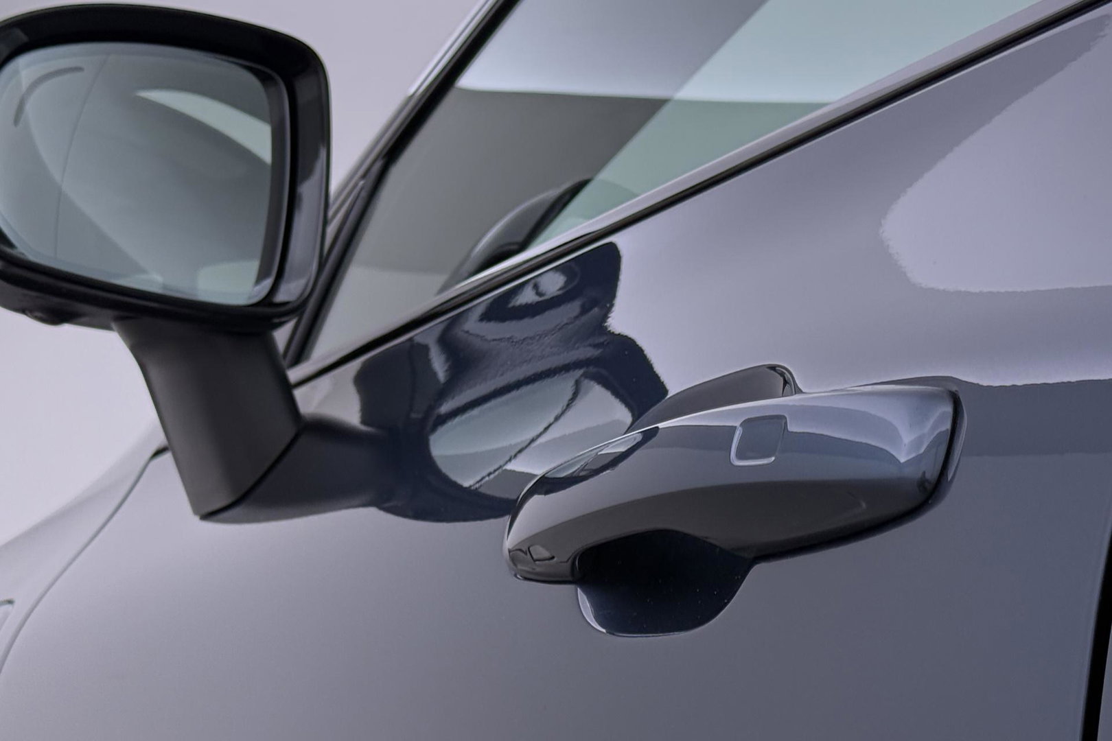 Volvo XC60 T6 Plug-in hybrid Ultra Black Edition | ACC | Luchtvering | Panoramadak | Bowers&Wilkins | Trekhaak | 360° Camera | Massage | Head-Up