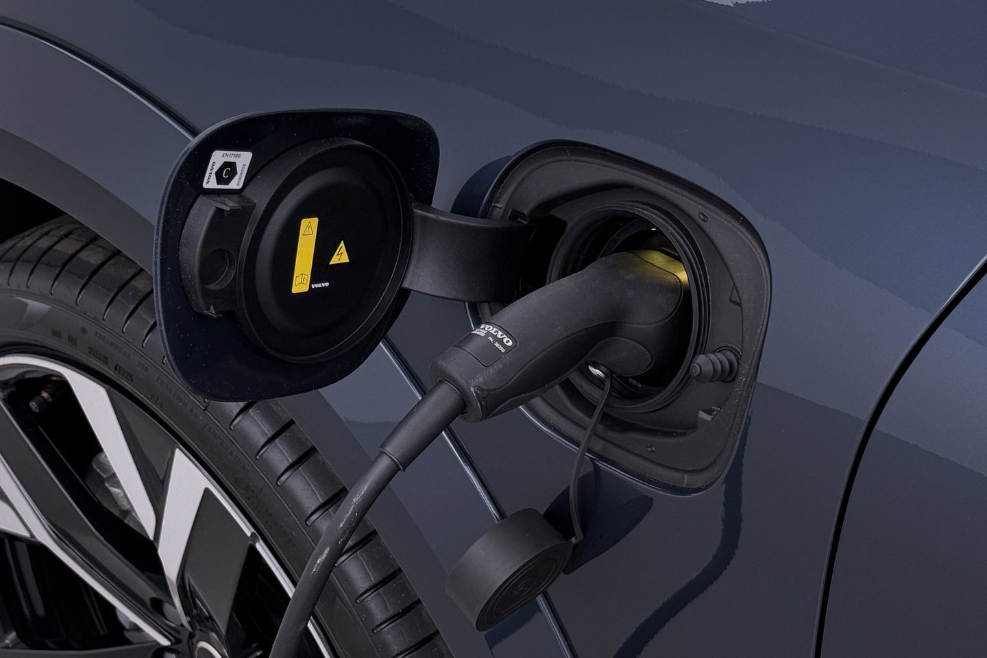 Volvo XC60 T6 Plug-in hybrid Ultra Black Edition | ACC | Luchtvering | Panoramadak | Bowers&Wilkins | Trekhaak | 360° Camera | Massage | Head-Up