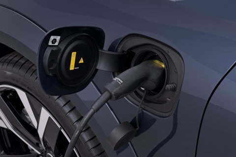 Volvo XC60 T6 Plug-in hybrid Ultra Black Edition | ACC | Luchtvering | Panoramadak | Bowers&Wilkins | Trekhaak | 360° Camera | Massage | Head-Up