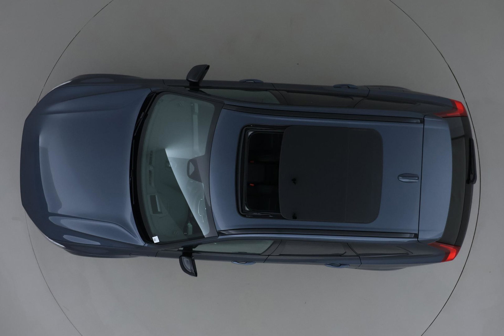 Volvo XC60 T6 Plug-in hybrid Ultra Black Edition | ACC | Luchtvering | Panoramadak | Bowers&Wilkins | Trekhaak | 360° Camera | Massage | Head-Up