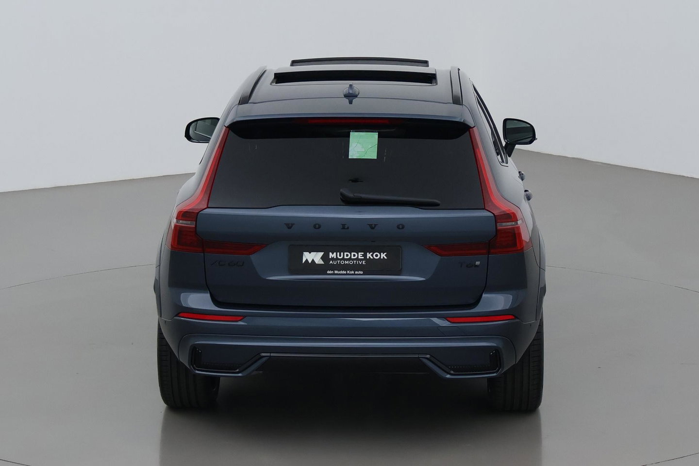 Volvo XC60 T6 Plug-in hybrid Ultra Black Edition | ACC | Luchtvering | Panoramadak | Bowers&Wilkins | Trekhaak | 360° Camera | Massage | Head-Up