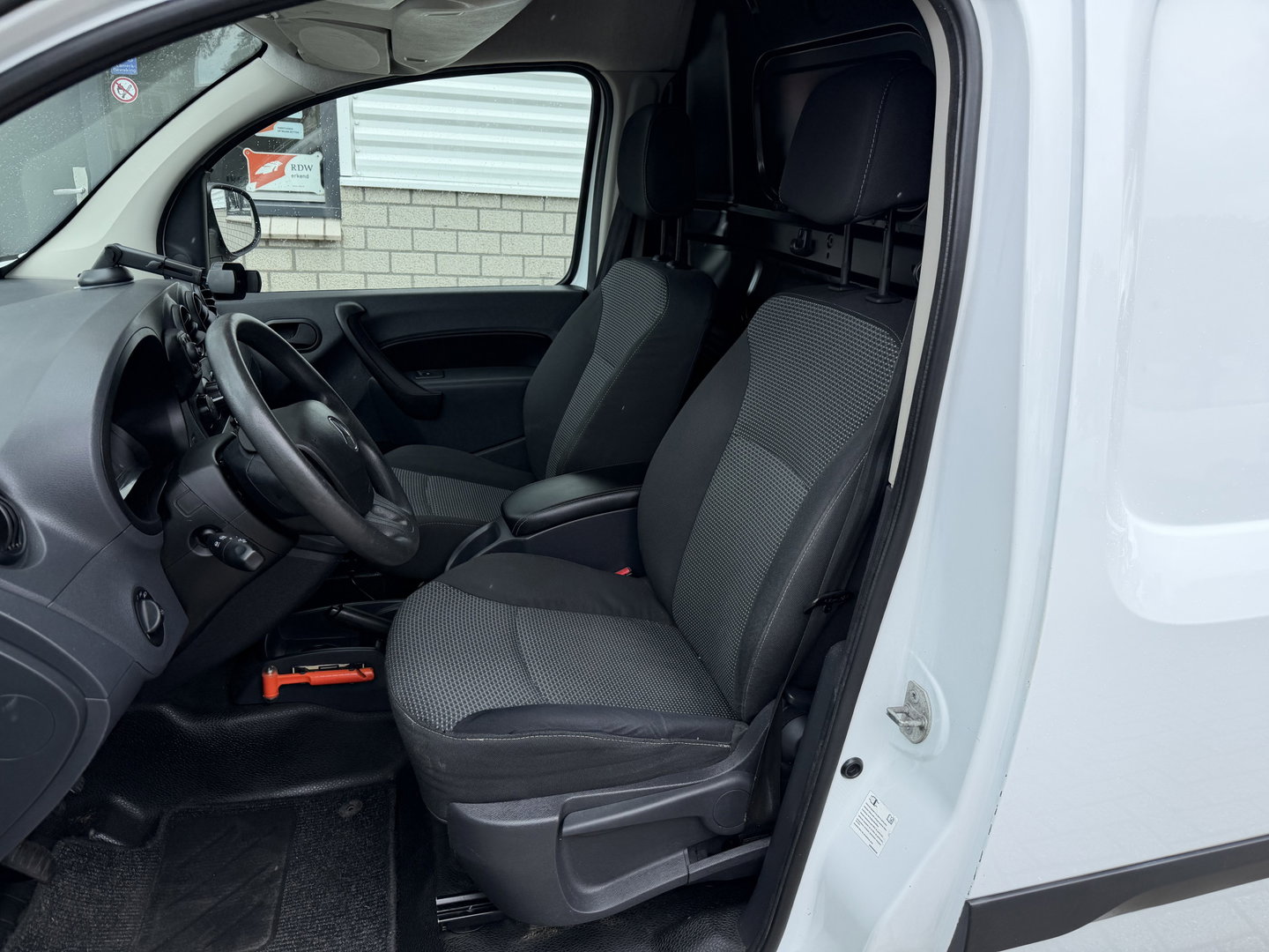Mercedes-Benz Citan 108 CDI BlueEFFICIENCY / euro 6 / bpm vrij / vaste prijs rijklaar € 5.950 ex btw / lease vanaf € 111 / airco / radio mp3 / wordt afgeleverd met nieuwe distributie riem !