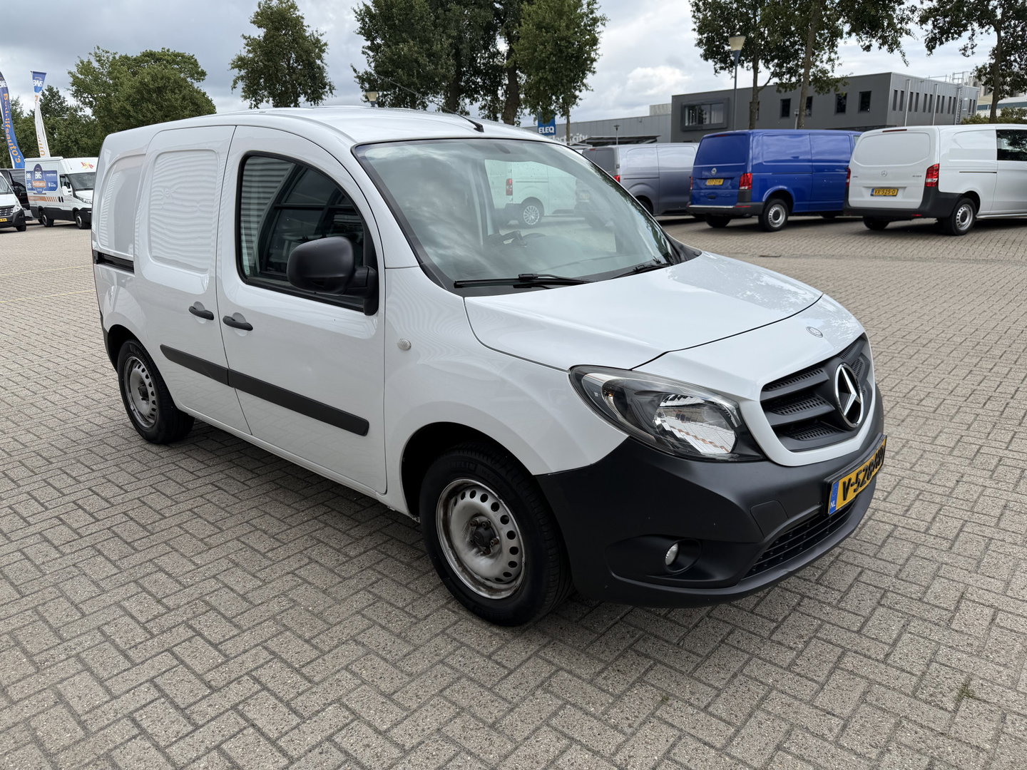 Mercedes-Benz Citan 108 CDI BlueEFFICIENCY / euro 6 / bpm vrij / vaste prijs rijklaar € 5.950 ex btw / lease vanaf € 111 / airco / radio mp3 / wordt afgeleverd met nieuwe distributie riem !