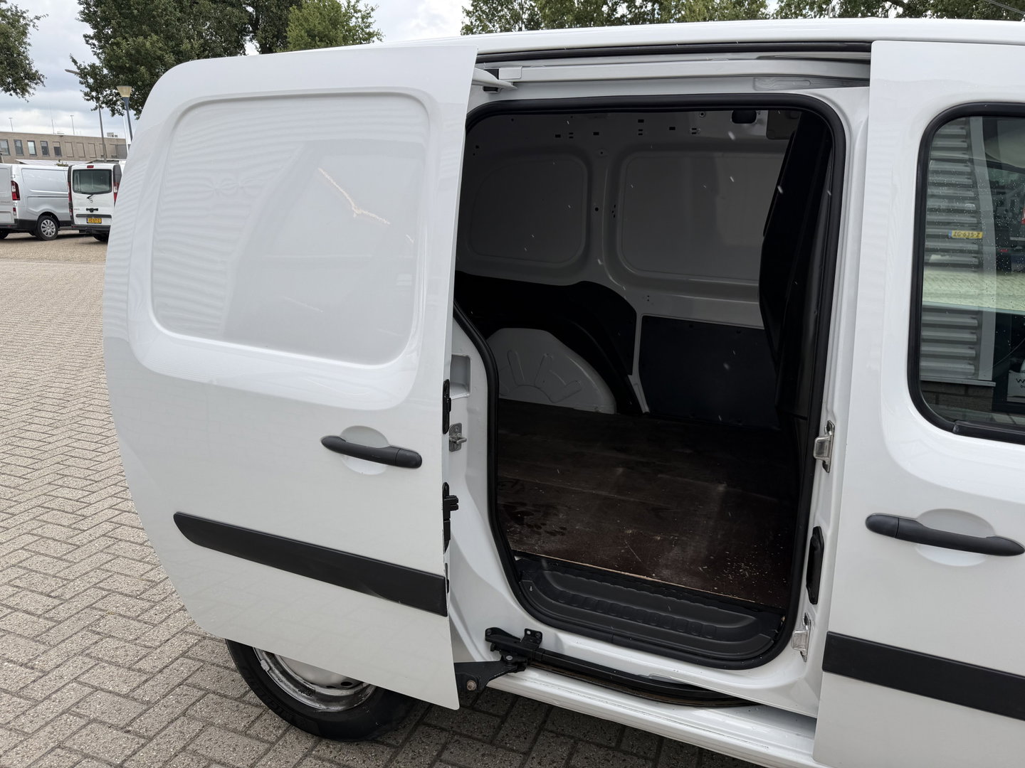 Mercedes-Benz Citan 108 CDI BlueEFFICIENCY / euro 6 / bpm vrij / vaste prijs rijklaar € 5.950 ex btw / lease vanaf € 111 / airco / radio mp3 / wordt afgeleverd met nieuwe distributie riem !