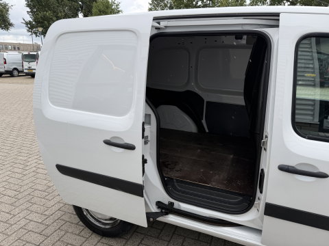 Mercedes-Benz Citan 108 CDI BlueEFFICIENCY / euro 6 / bpm vrij / vaste prijs rijklaar € 5.950 ex btw / lease vanaf € 111 / airco / radio mp3 / wordt afgeleverd met nieuwe distributie riem !