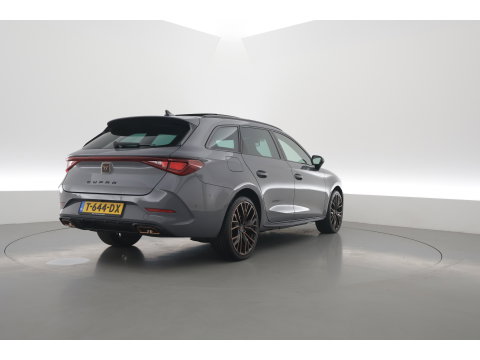CUPRA Leon Sportstourer 1.4 e-Hybrid VZ Copper Edition | Rijklaar!! | Pano | Sportstuur | Adapt. Cruise | Keyless | Camera | Stoel- Stuurverw. | Apple CarPlay | 19''