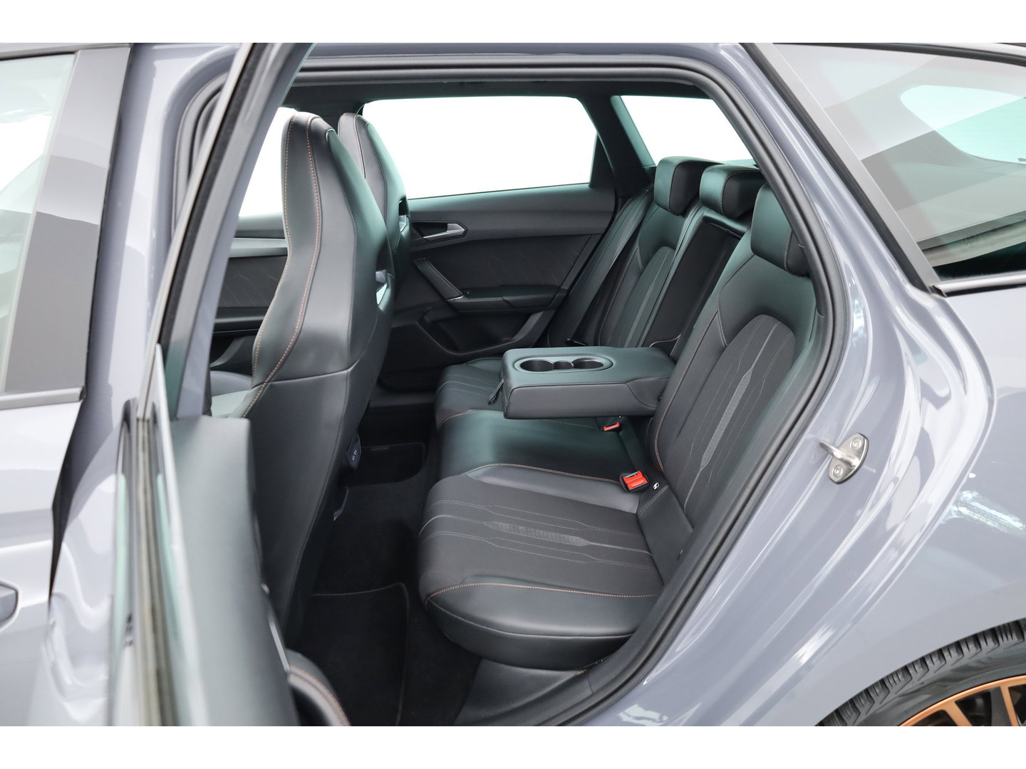 CUPRA Leon Sportstourer 1.4 e-Hybrid VZ Copper Edition | Rijklaar!! | Pano | Sportstuur | Adapt. Cruise | Keyless | Camera | Stoel- Stuurverw. | Apple CarPlay | 19''