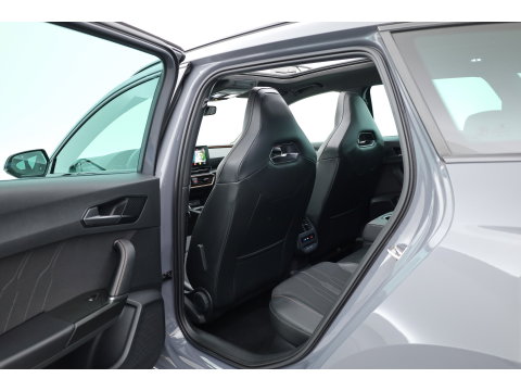 CUPRA Leon Sportstourer 1.4 e-Hybrid VZ Copper Edition | Rijklaar!! | Pano | Sportstuur | Adapt. Cruise | Keyless | Camera | Stoel- Stuurverw. | Apple CarPlay | 19''