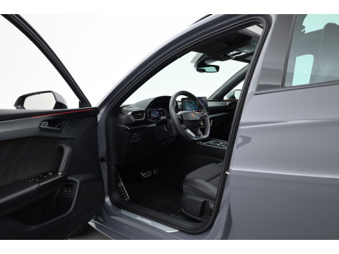 CUPRA Leon Sportstourer 1.4 e-Hybrid VZ Copper Edition | Rijklaar!! | Pano | Sportstuur | Adapt. Cruise | Keyless | Camera | Stoel- Stuurverw. | Apple CarPlay | 19''