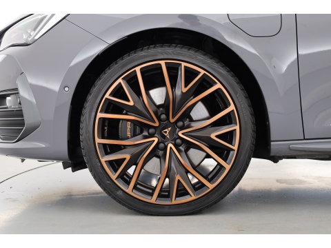 CUPRA Leon Sportstourer 1.4 e-Hybrid VZ Copper Edition | Rijklaar!! | Pano | Sportstuur | Adapt. Cruise | Keyless | Camera | Stoel- Stuurverw. | Apple CarPlay | 19''