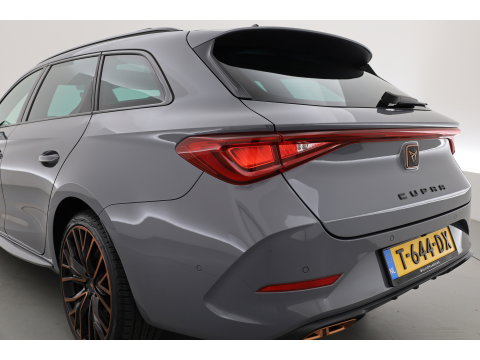 CUPRA Leon Sportstourer 1.4 e-Hybrid VZ Copper Edition | Rijklaar!! | Pano | Sportstuur | Adapt. Cruise | Keyless | Camera | Stoel- Stuurverw. | Apple CarPlay | 19''