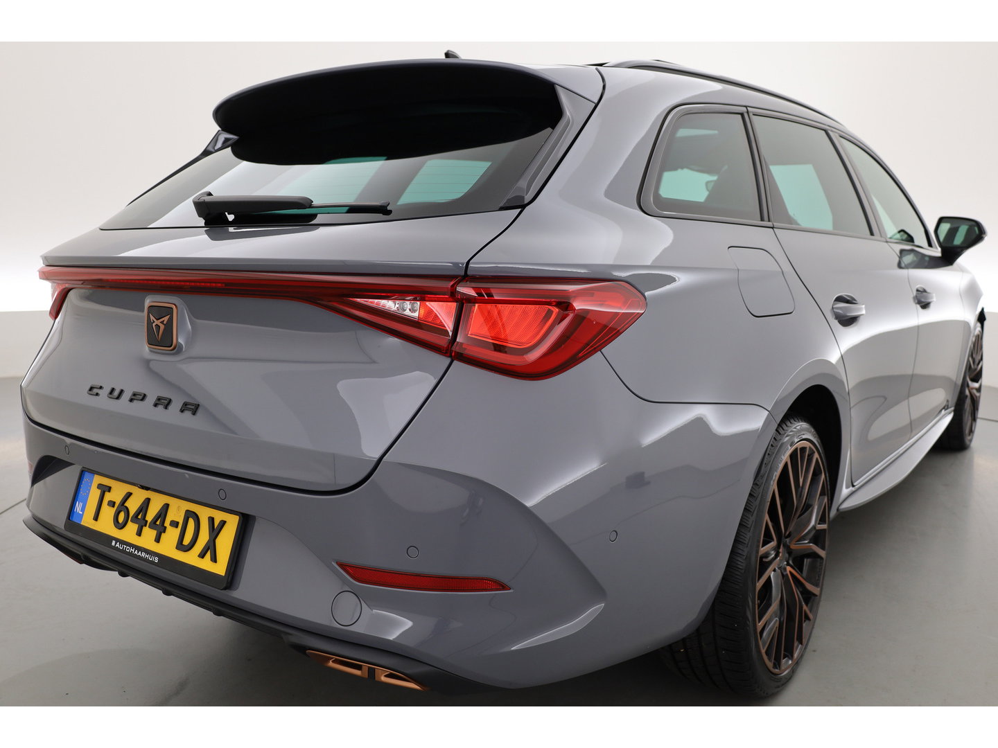 CUPRA Leon Sportstourer 1.4 e-Hybrid VZ Copper Edition | Rijklaar!! | Pano | Sportstuur | Adapt. Cruise | Keyless | Camera | Stoel- Stuurverw. | Apple CarPlay | 19''