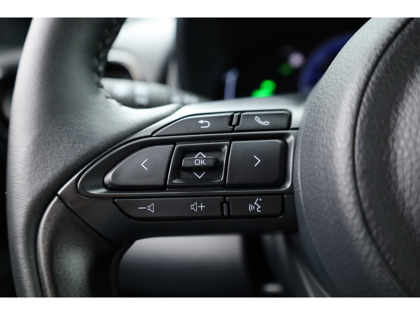 Toyota Yaris Cross 1.5 Hybrid 130 Dynamic | Rijklaar!! | Adapt. Cruise | Camera | Stoelverw. | Keyless | Dodehoekdet. | All Season |