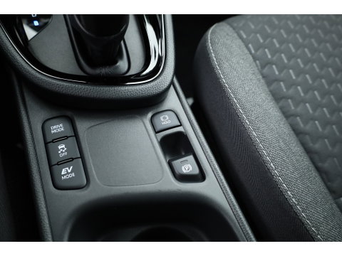Toyota Yaris Cross 1.5 Hybrid 130 Dynamic | Rijklaar!! | Adapt. Cruise | Camera | Stoelverw. | Keyless | Dodehoekdet. | All Season |