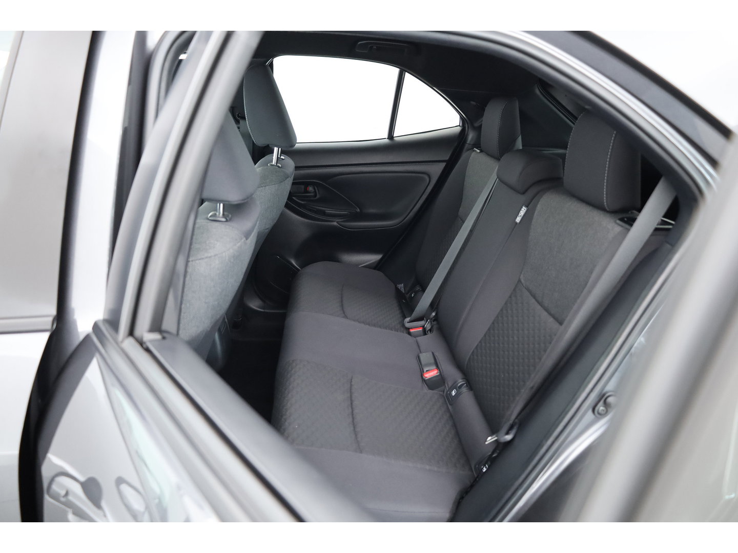 Toyota Yaris Cross 1.5 Hybrid 130 Dynamic | Rijklaar!! | Adapt. Cruise | Camera | Stoelverw. | Keyless | Dodehoekdet. | All Season |