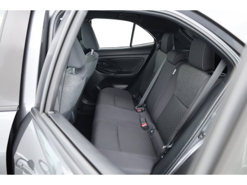 Toyota Yaris Cross 1.5 Hybrid 130 Dynamic | Rijklaar!! | Adapt. Cruise | Camera | Stoelverw. | Keyless | Dodehoekdet. | All Season |