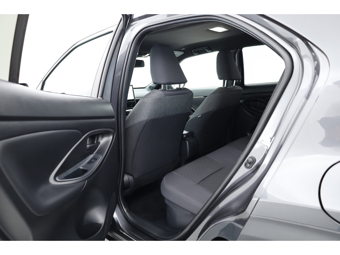 Toyota Yaris Cross 1.5 Hybrid 130 Dynamic | Rijklaar!! | Adapt. Cruise | Camera | Stoelverw. | Keyless | Dodehoekdet. | All Season |