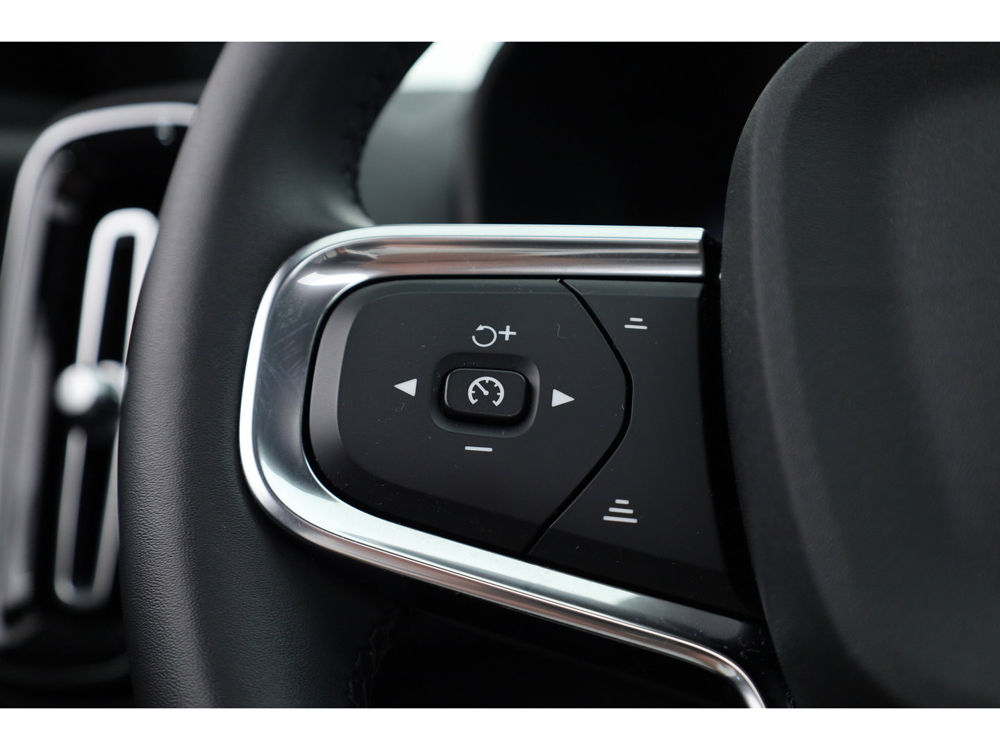 Volvo XC40 T5 Recharge Ultimate Bright | Pano | 360cam | H&K Audio | Elek. Stoelen | Stoel- Stuurverw. | Pilot Assist