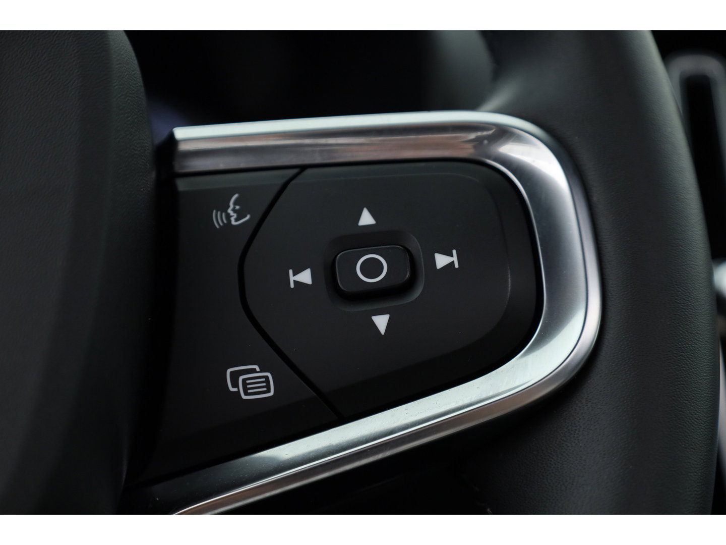 Volvo XC40 T5 Recharge Ultimate Bright | Pano | 360cam | H&K Audio | Elek. Stoelen | Stoel- Stuurverw. | Pilot Assist