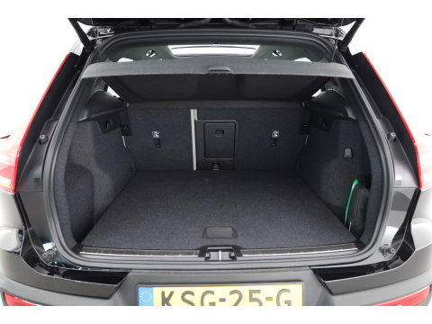 Volvo XC40 T5 Recharge Ultimate Bright | Pano | 360cam | H&K Audio | Elek. Stoelen | Stoel- Stuurverw. | Pilot Assist