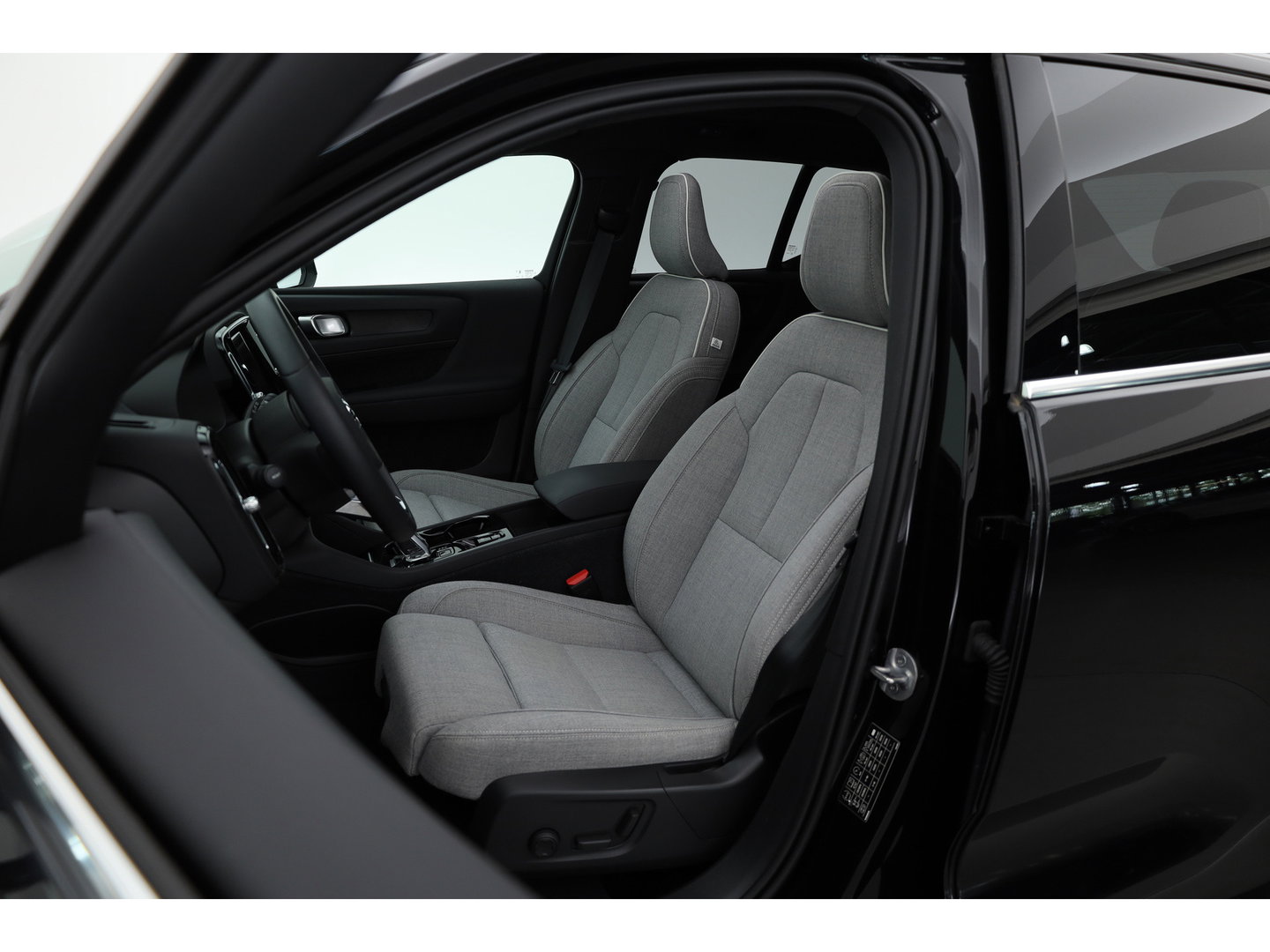 Volvo XC40 T5 Recharge Ultimate Bright | Pano | 360cam | H&K Audio | Elek. Stoelen | Stoel- Stuurverw. | Pilot Assist
