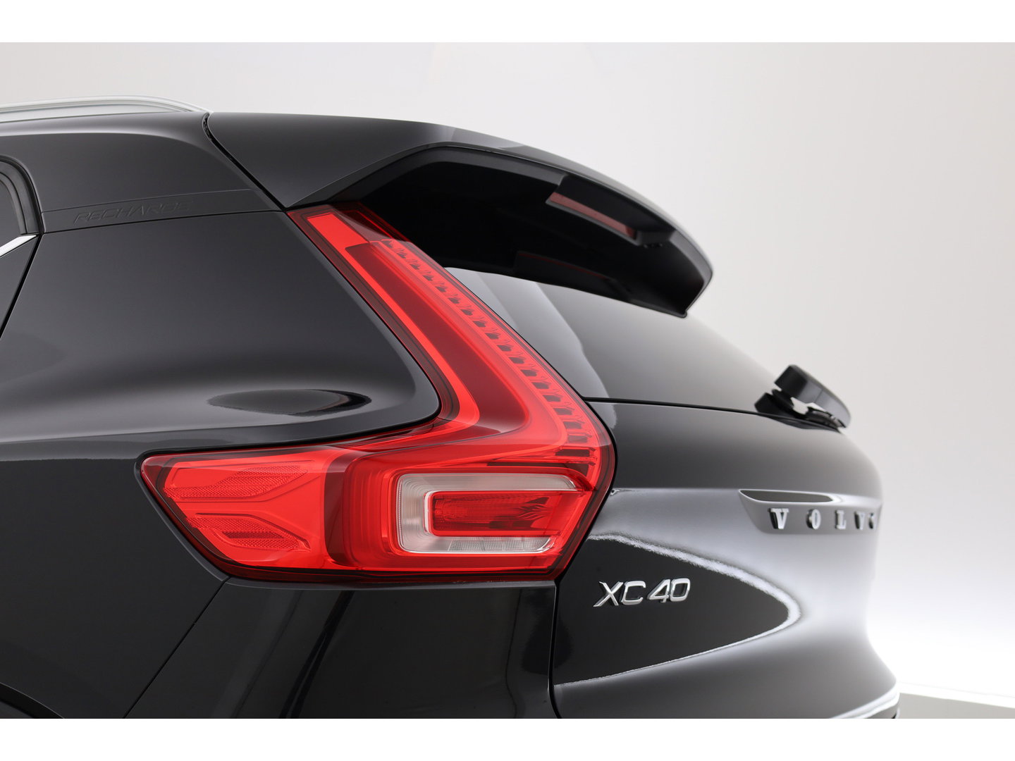 Volvo XC40 T5 Recharge Ultimate Bright | Pano | 360cam | H&K Audio | Elek. Stoelen | Stoel- Stuurverw. | Pilot Assist