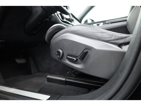 Volvo XC60 2.0 T6 Plug-in hybrid AWD Ultimate Black Edition | Rijklaar!! | Pano | Adapt. Cruise | Memory | Stoel- Stuurverw. | 360cam | Keyless