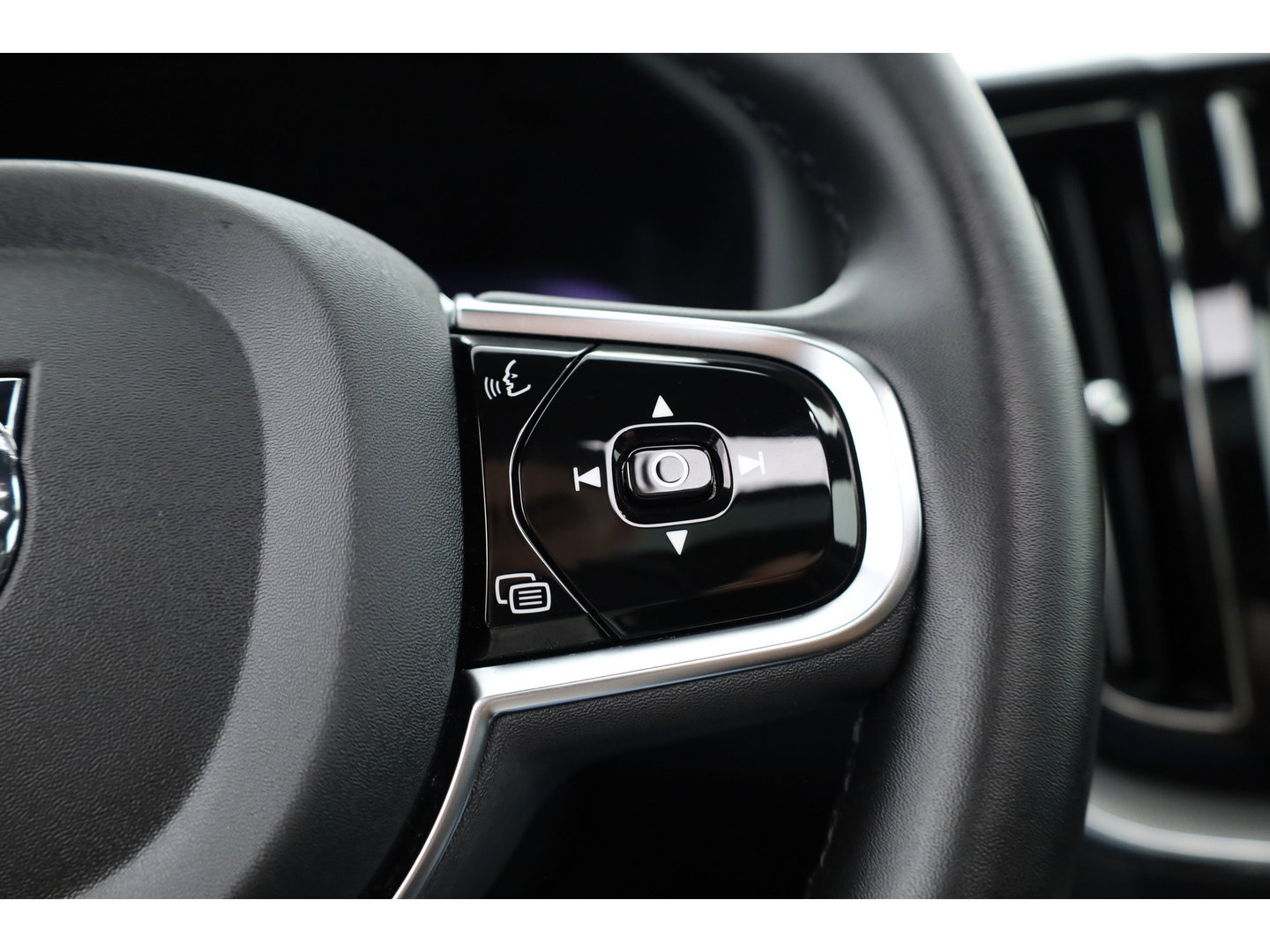 Volvo XC60 2.0 T6 Plug-in hybrid AWD Ultimate Black Edition | Rijklaar!! | Pano | Adapt. Cruise | Memory | Stoel- Stuurverw. | 360cam | Keyless