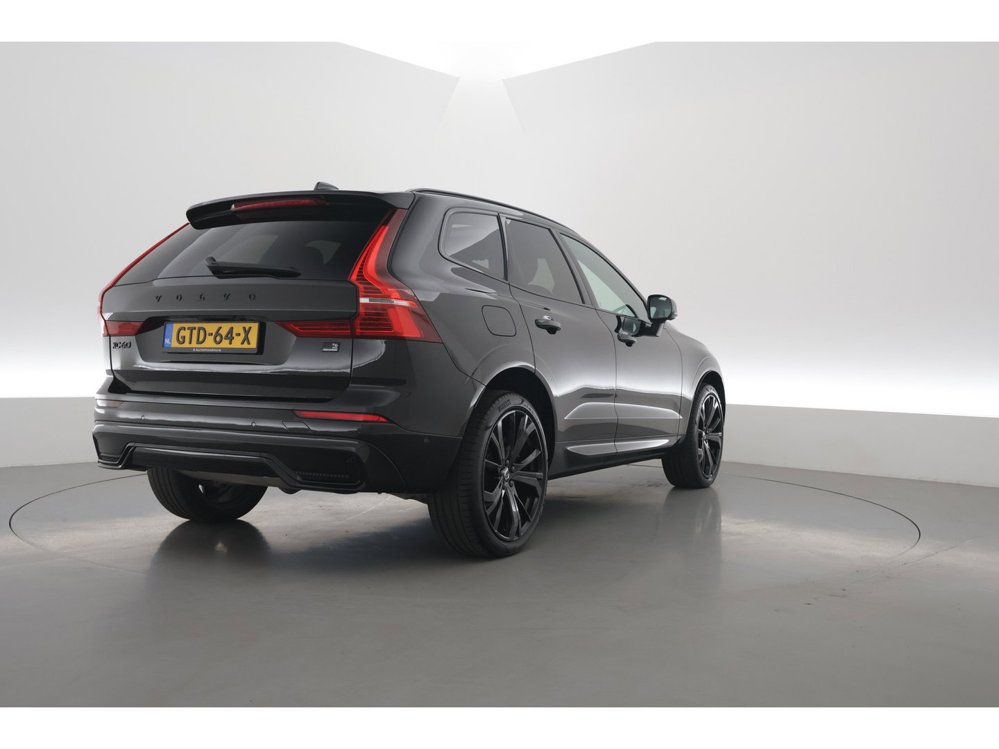 Volvo XC60 2.0 T6 Plug-in hybrid AWD Ultimate Black Edition | Rijklaar!! | Pano | Adapt. Cruise | Memory | Stoel- Stuurverw. | 360cam | Keyless