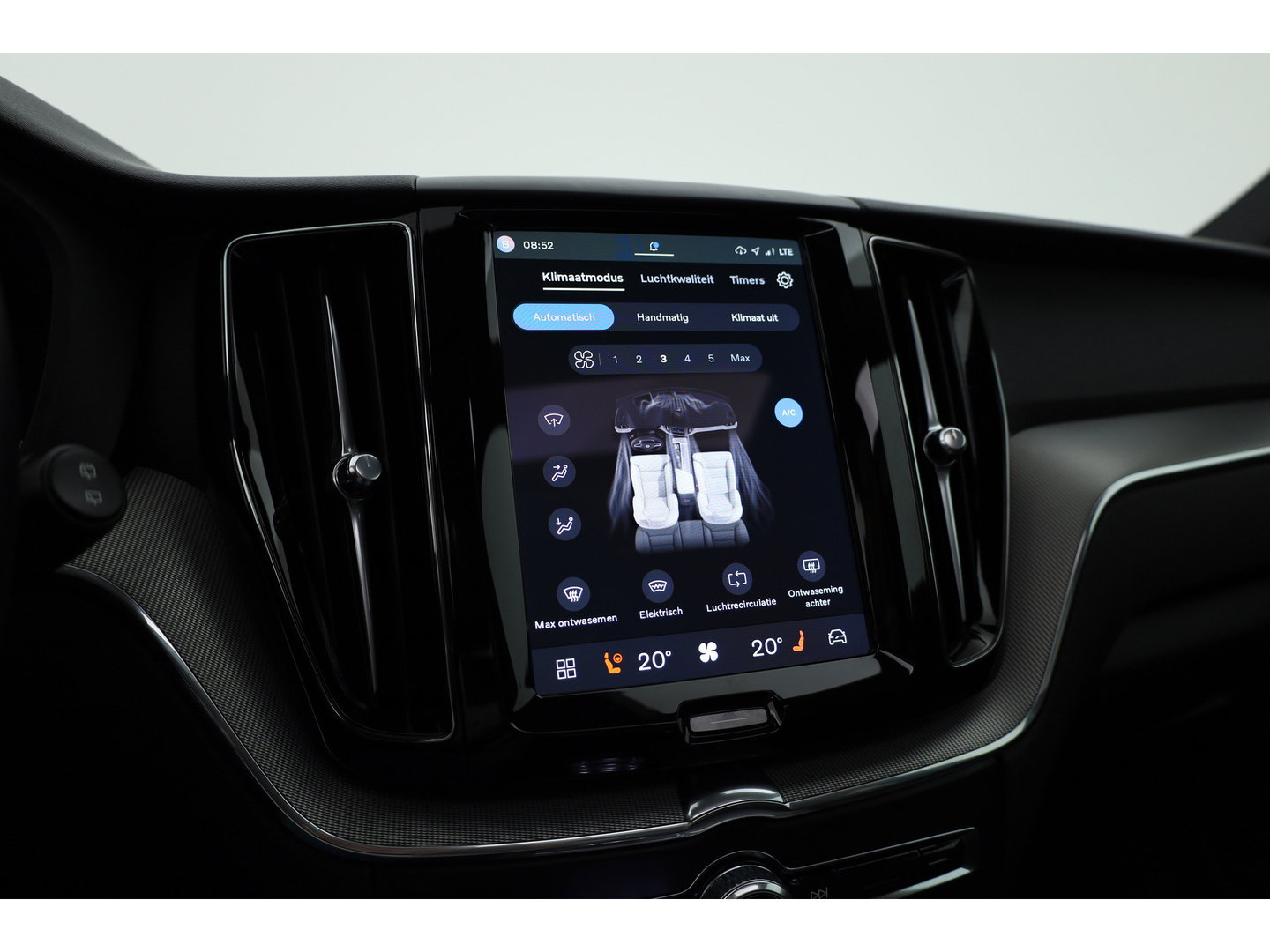 Volvo XC60 2.0 T6 Plug-in hybrid AWD Ultimate Black Edition | Rijklaar!! | Pano | Adapt. Cruise | Memory | Stoel- Stuurverw. | 360cam | Keyless