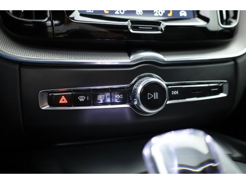 Volvo XC60 2.0 T6 Plug-in hybrid AWD Ultimate Black Edition | Rijklaar!! | Pano | Adapt. Cruise | Memory | Stoel- Stuurverw. | 360cam | Keyless