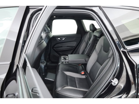 Volvo XC60 2.0 T6 Plug-in hybrid AWD Ultimate Black Edition | Rijklaar!! | Pano | Adapt. Cruise | Memory | Stoel- Stuurverw. | 360cam | Keyless