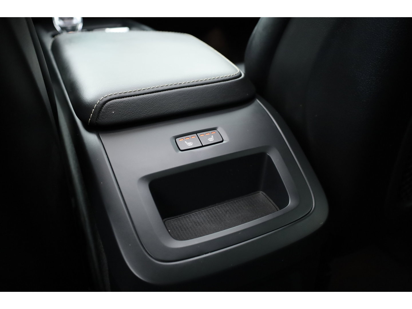 Volvo XC60 2.0 T6 Plug-in hybrid AWD Ultimate Black Edition | Rijklaar!! | Pano | Adapt. Cruise | Memory | Stoel- Stuurverw. | 360cam | Keyless