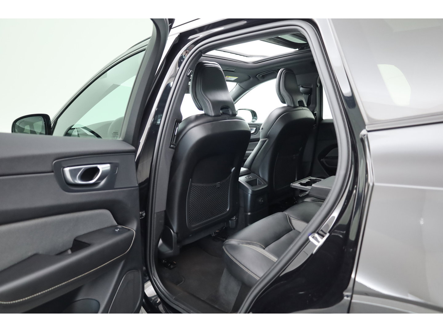 Volvo XC60 2.0 T6 Plug-in hybrid AWD Ultimate Black Edition | Rijklaar!! | Pano | Adapt. Cruise | Memory | Stoel- Stuurverw. | 360cam | Keyless