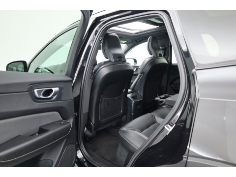 Volvo XC60 2.0 T6 Plug-in hybrid AWD Ultimate Black Edition | Rijklaar!! | Pano | Adapt. Cruise | Memory | Stoel- Stuurverw. | 360cam | Keyless