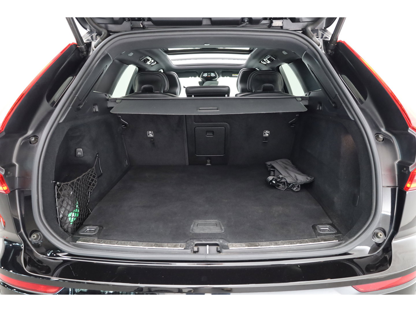 Volvo XC60 2.0 T6 Plug-in hybrid AWD Ultimate Black Edition | Rijklaar!! | Pano | Adapt. Cruise | Memory | Stoel- Stuurverw. | 360cam | Keyless