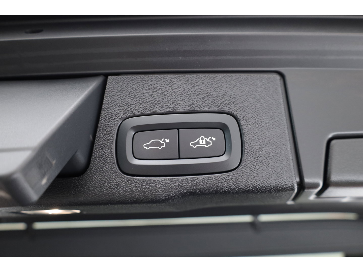 Volvo XC60 2.0 T6 Plug-in hybrid AWD Ultimate Black Edition | Rijklaar!! | Pano | Adapt. Cruise | Memory | Stoel- Stuurverw. | 360cam | Keyless