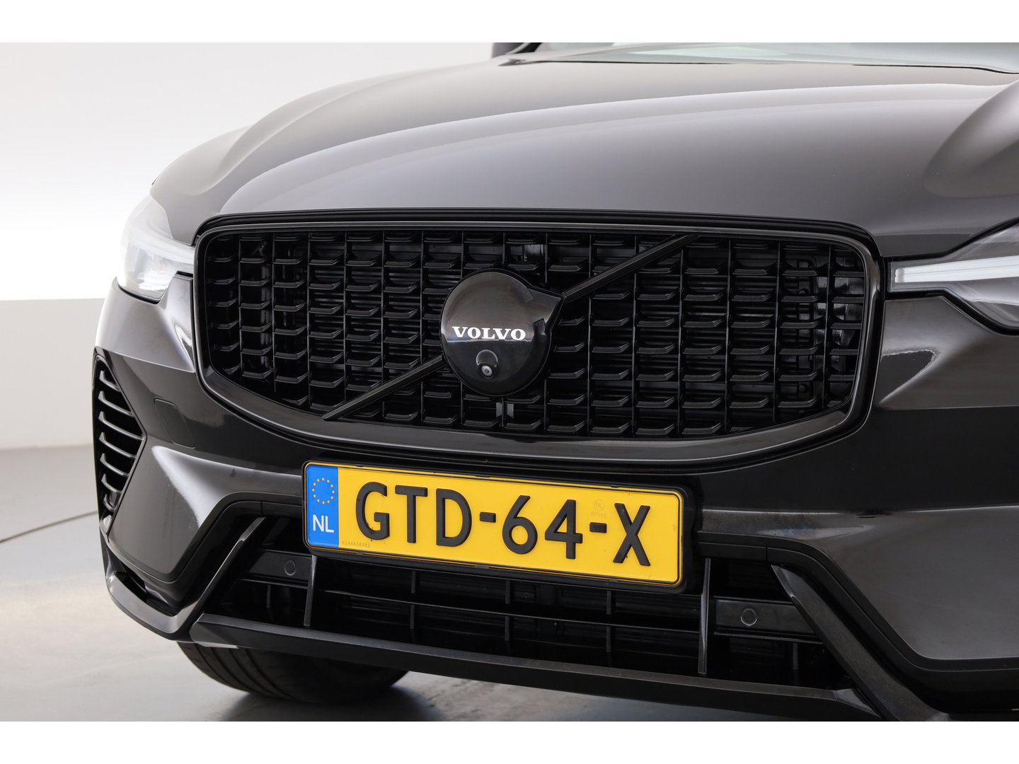 Volvo XC60 2.0 T6 Plug-in hybrid AWD Ultimate Black Edition | Rijklaar!! | Pano | Adapt. Cruise | Memory | Stoel- Stuurverw. | 360cam | Keyless