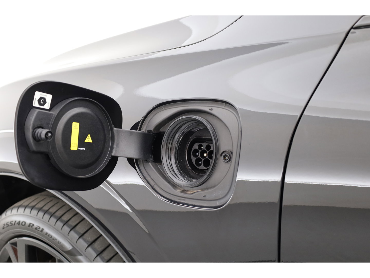 Volvo XC60 2.0 T6 Plug-in hybrid AWD Ultimate Black Edition | Rijklaar!! | Pano | Adapt. Cruise | Memory | Stoel- Stuurverw. | 360cam | Keyless