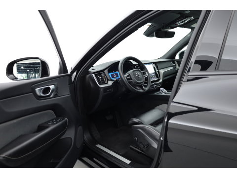 Volvo XC60 2.0 T6 Plug-in hybrid AWD Ultimate Black Edition | Rijklaar!! | Pano | Adapt. Cruise | Memory | Stoel- Stuurverw. | 360cam | Keyless