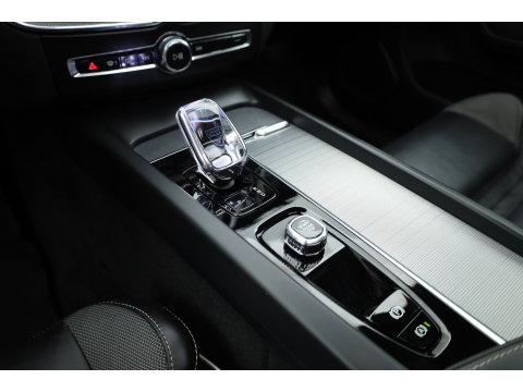 Volvo XC60 2.0 T6 Plug-in hybrid AWD Ultimate Black Edition | Rijklaar!! | Pano | Adapt. Cruise | Memory | Stoel- Stuurverw. | 360cam | Keyless