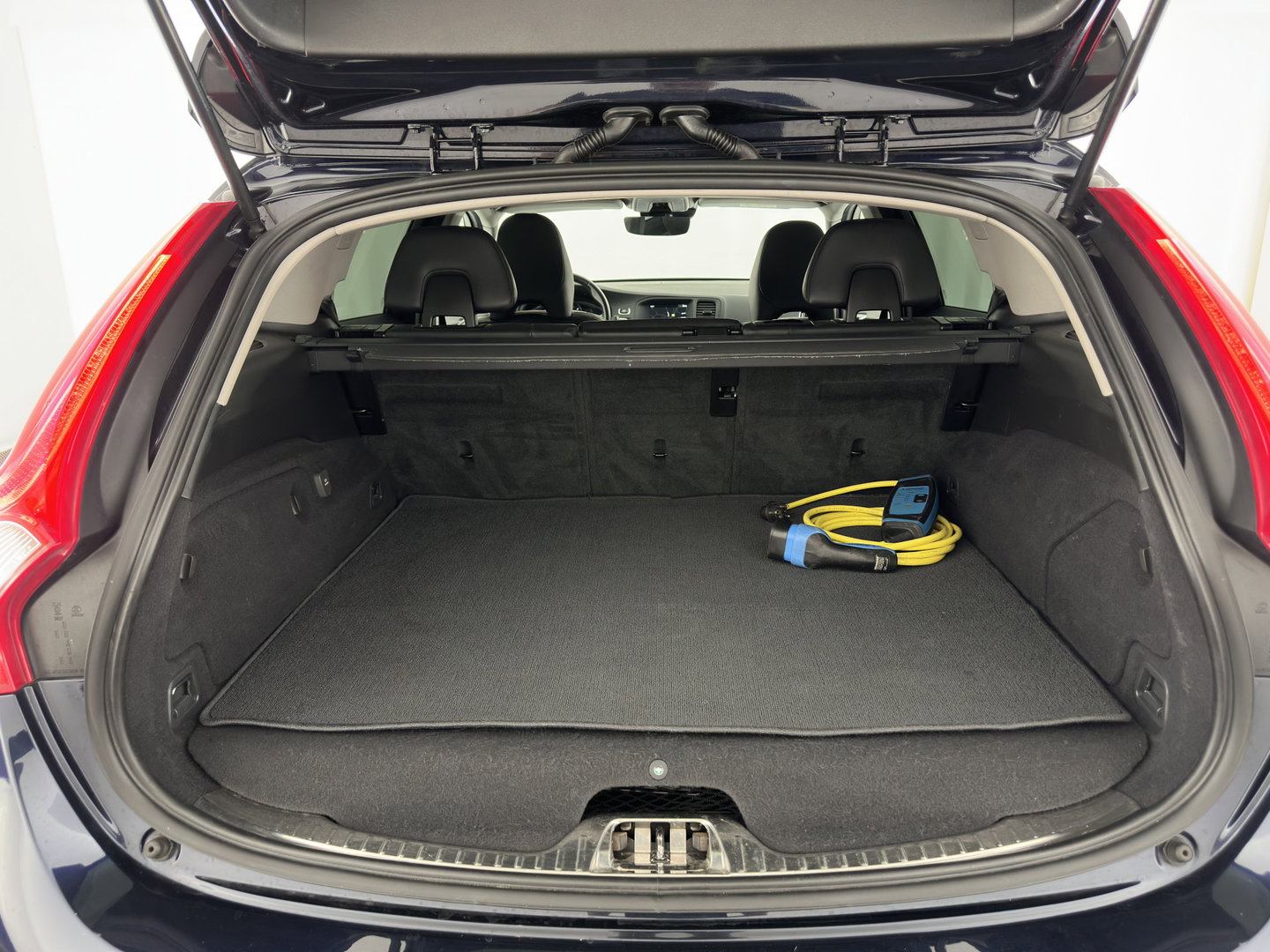 Volvo V60 2.4 D6 Twin Engine Summum Aut. *LEATHER | XENON | MEMORY-PACK | HEATED-COMFORTSEATS | NAVI-FULLMAP | PRIVACY-GLASS | ECC | PDC | CRUISE | 19''ALU | TOWBAR*